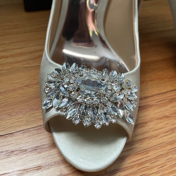 Badgley Mischka Kali Heels White Ivory Satin with Jewels - Evening Wedding Sz 5 - Picture 8 of 16